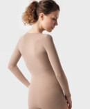 Immagine prodotto vista posteriore di Juzo body compressivo con bracciali lunghi Vista posteriore di una donna con body compressivo Juzo con bracciali lunghi