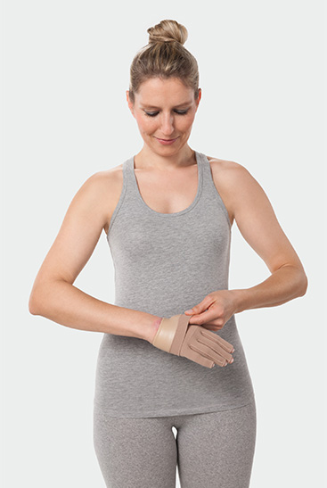 Compression glove with integrated Juzo Silon-TEX® Compression glove with integrated Juzo Silon-TEX®