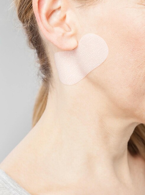 Immagine prodotto collo Donna utilizza Juzo ScarPad sul collo