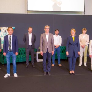 von links: Uwe Schettler, PD Dr. med. Christian Taeger, Dr. med. Max Liebl, Prof. Dr. med. Dieter Blottner, Dr. med. René Hägerling, Dr. med. Anett Reißhauer, Dr. med. Christine Schwedtke, Prof. Dr. med. Etelka Földi von links: Uwe Schettler, PD Dr. med. Christian Taeger, Dr. med. Max Liebl, Prof. Dr. med. Dieter Blottner, Dr. med. René Hägerling, Dr. med. Anett Reißhauer, Dr. med. Christine Schwedtke, Prof. Dr. med. Etelka Földi