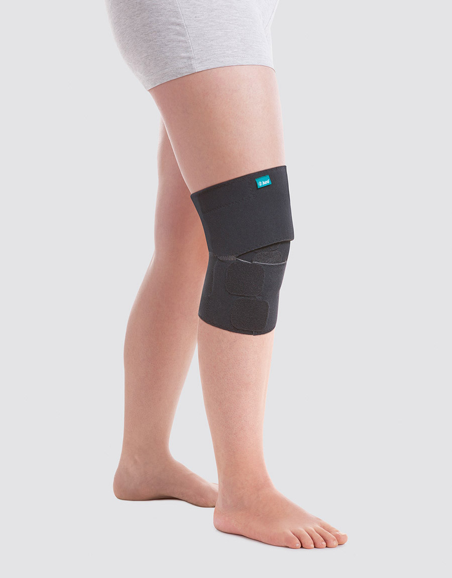 A person wearing the Juzo ACS Light knee segment