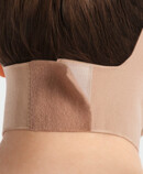 Immagine prodotto chiusura di una maschera compressiva per il viso sulla nuca Chiusura di una maschera compressiva per il viso sulla nuca